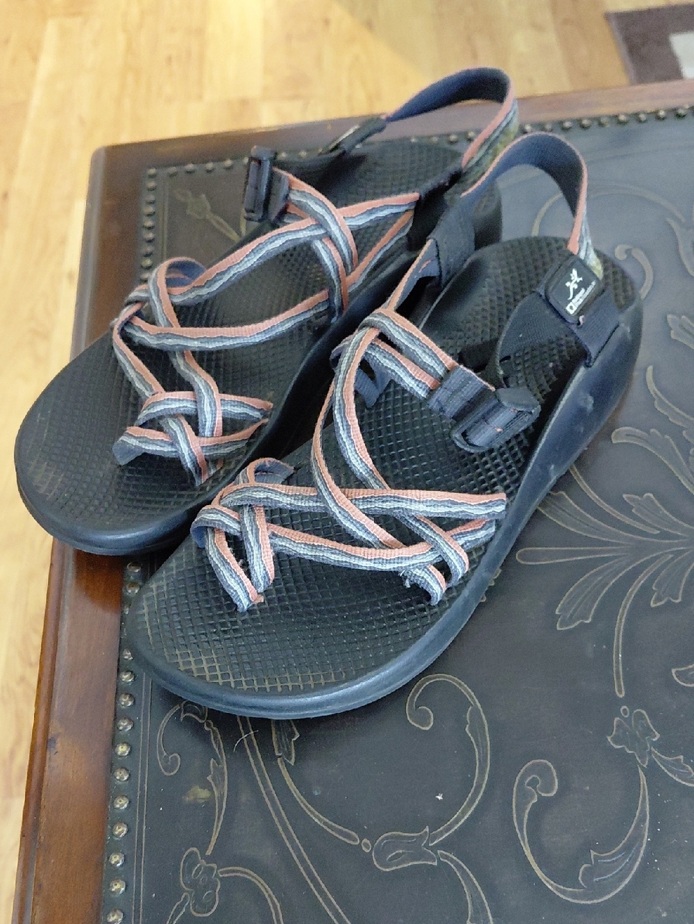 Chaco Outdoor Strappy Sport Sandals in Black with Coral-Grey Straps Size W 10